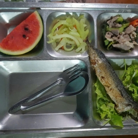 Khay cơm mẫu suất ăn công nghiệp tân uyên