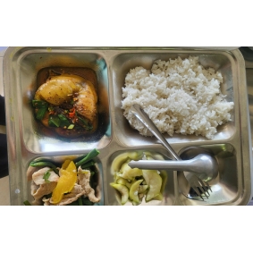 Khay cơm mẫu suất ăn công nhân bình dương