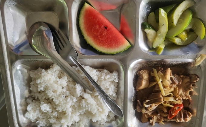 Nhu cầu chọn mua gạo của các công ty cung cấp suất ăn công nghiệp | VTV24