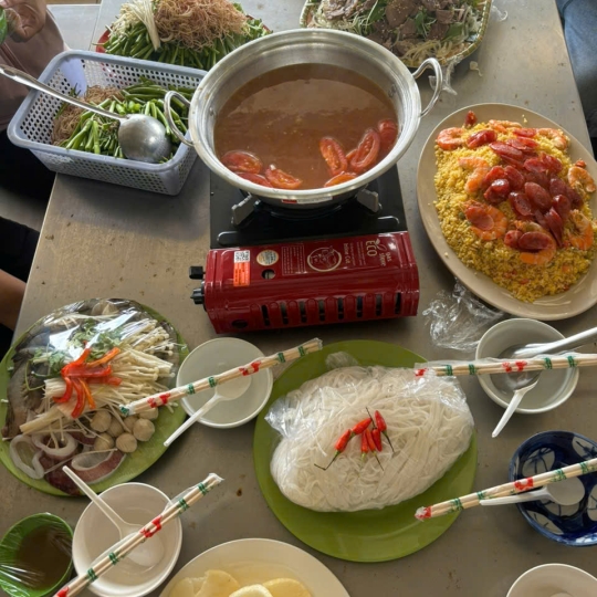 Đặt tiệc cho công nhân mỹ phước